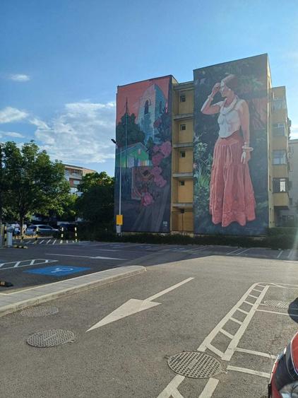 Apartament cu 4 camere decomandat în Moara