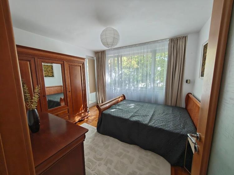 Apartament cu 3 camere semidecomandat, mobilat în Titan