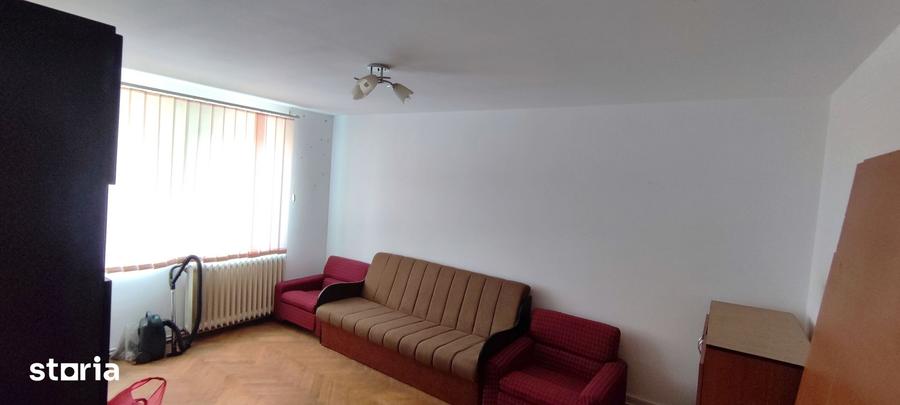 Apartament cu 3 camere decomandat în Dărmănești