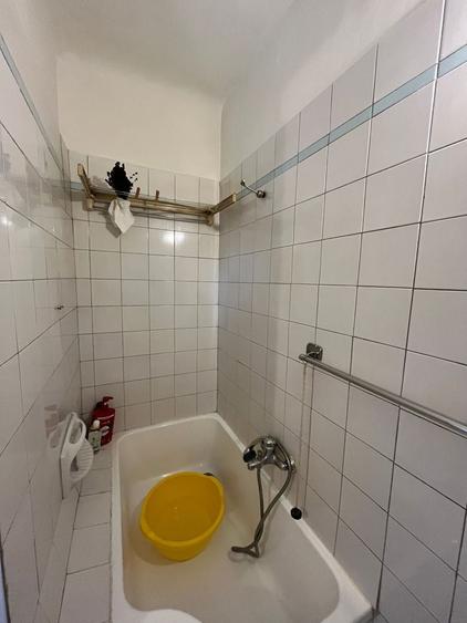 Apartament cu 3 camere semidecomandat, mobilat în Grivița
