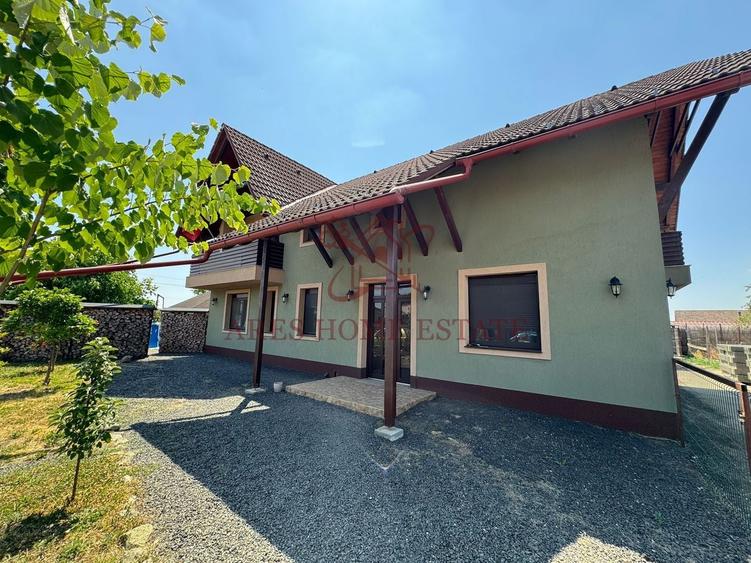 Casă individuală cu 6 camere cu Piscina în Giarmata
