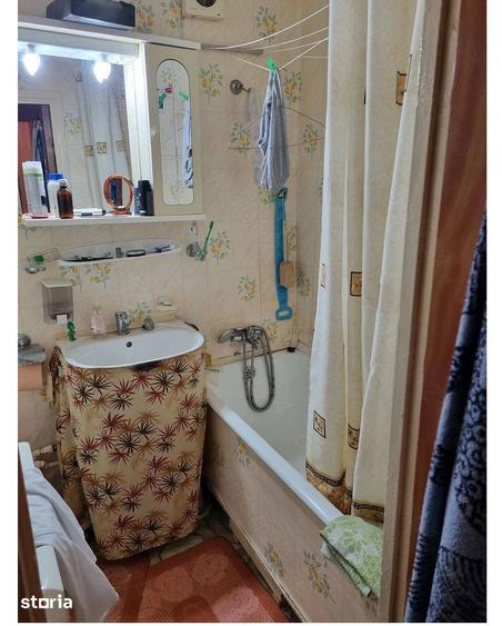 Apartament cu 4 camere decomandat în Berceni