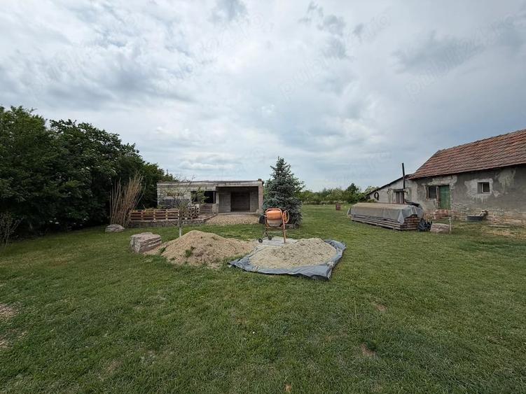 Casă cu Teren 1018 Mp în Inand