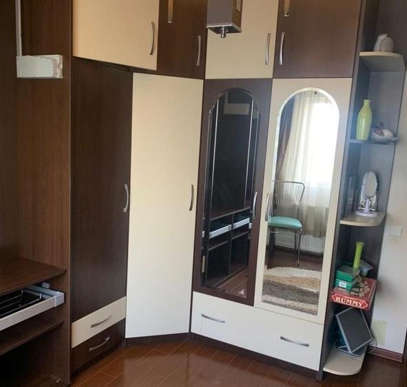 Apartament cu 4 camere decomandat, mobilat în Gorjului