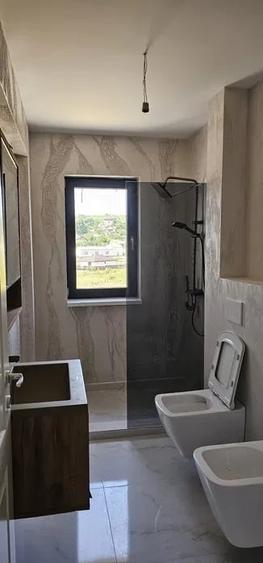 Apartament cu 2 camere semidecomandat în Vișani