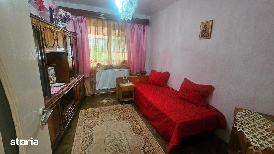 Apartament cu 3 camere decomandat în Cetate