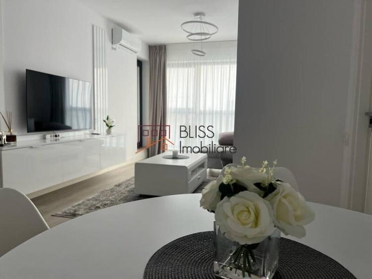 Apartament cu 3 camere semidecomandat, mobilat în Pipera