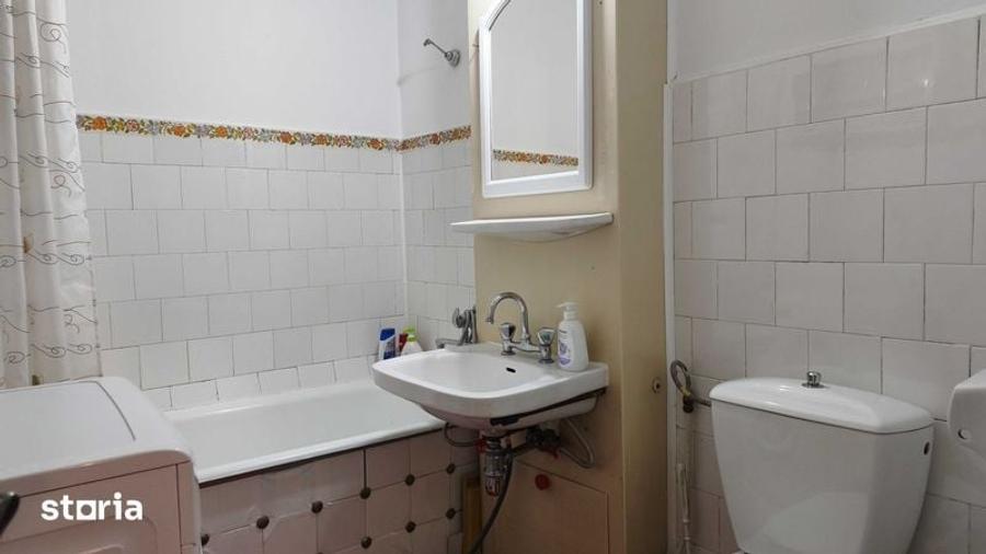 Apartament cu 3 camere decomandat în Florilor