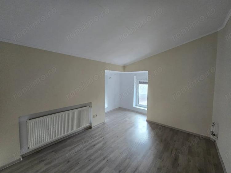 Apartament cu 5 camere semidecomandat în Dumbrăvița