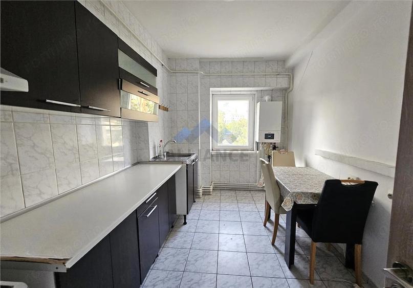 Apartament cu 3 camere decomandat în Filiași
