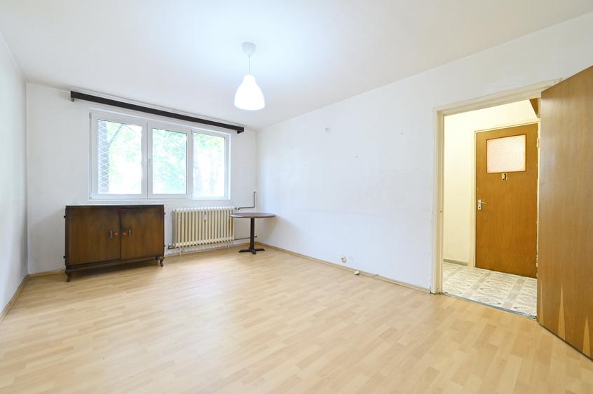 Apartament cu 3 camere semidecomandat în Titan
