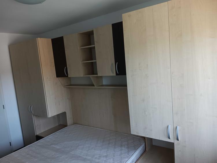 Apartament cu 3 camere decomandat în Vitrometan