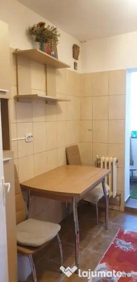 Apartament cu 2 camere decomandat în Galata