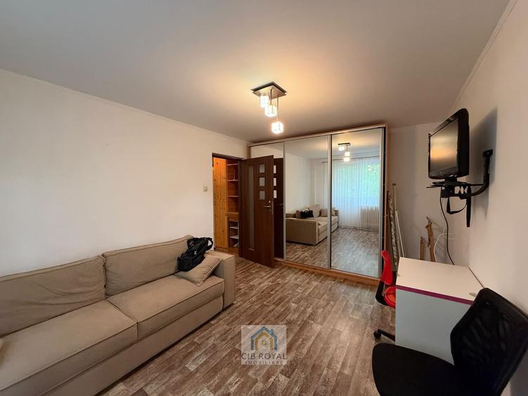 Apartament cu 2 camere decomandat în Victoriei