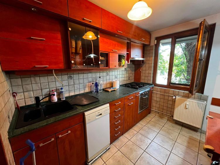 Apartament cu 3 camere decomandat în Drumul Taberei