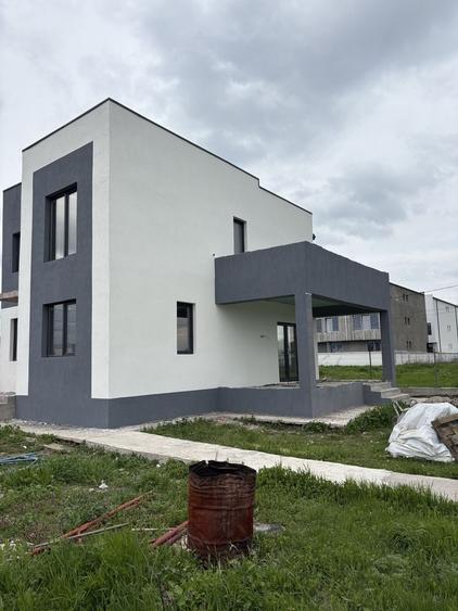 Casă cu 4 camere în Central