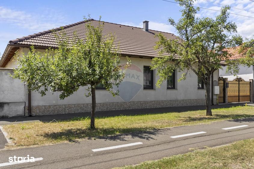 Casă cu 7 camere cu Teren 1363 Mp în Sânnicolau Mic