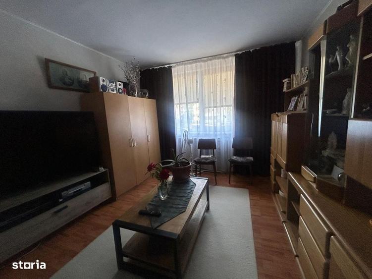 Apartement 3 camere zona spital etaj 1 - 2