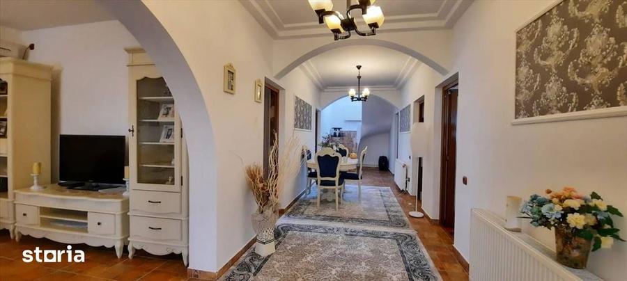 Casă cu 8 camere cu Teren 320 Mp în Cumpăna