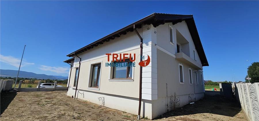 Casă individuală cu 9 camere cu Canalizare în Ciugud