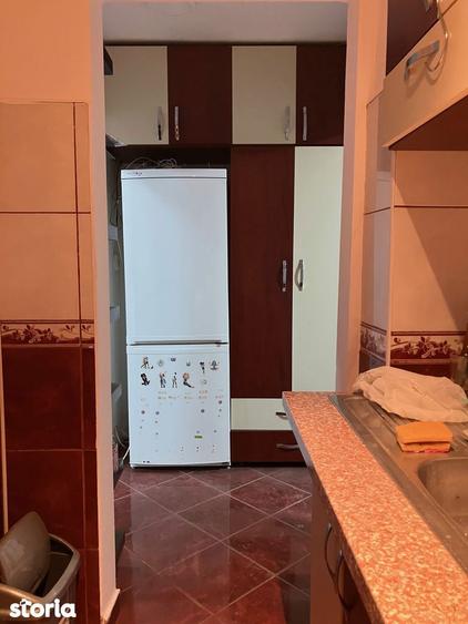 Apartament cu 2 camere decomandat, mobilat în Tei