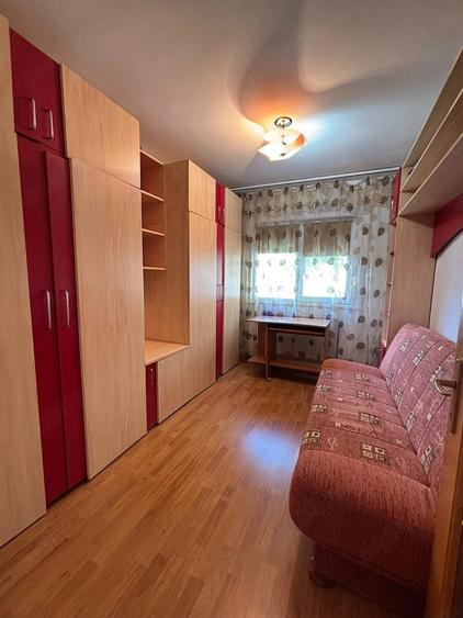 Apartament cu 3 camere decomandat în Metalurgie