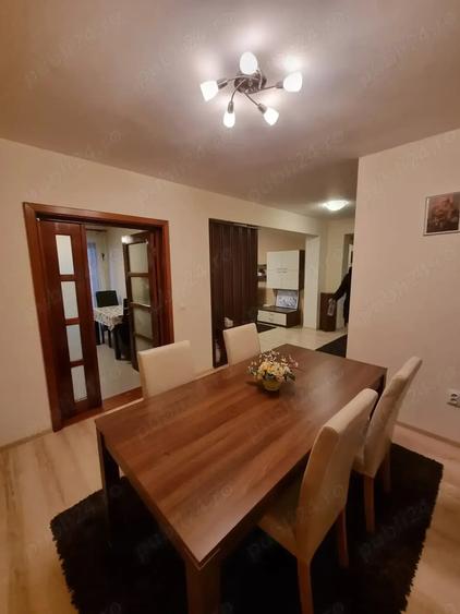 Apartament cu 3 camere decomandat, mobilat în Bucium