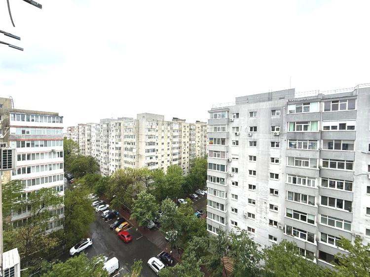Apartament cu 3 camere decomandat, mobilat în Costin Georgian