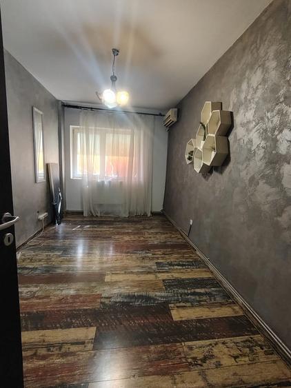 Casă individuală cu 18 camere cu Teren 1300 Mp în Bucium