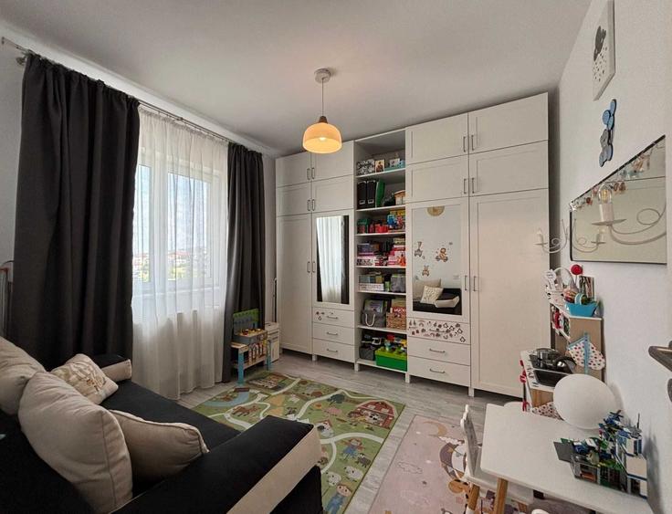 Apartament cu 3 camere semidecomandat în Dosu Bricii