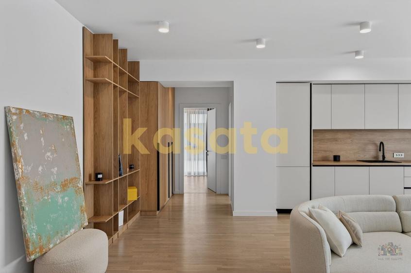 Apartament cu 4 camere semidecomandat, mobilat în Central