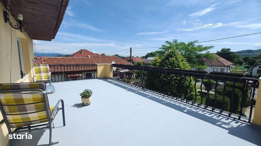Casă cu 4 camere în Băcia