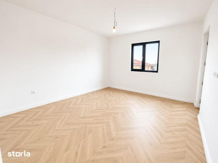 Casă cu 5 camere cu Teren 460 Mp în Domnești