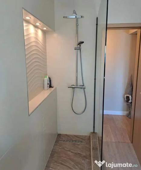 Apartament cu 4 camere semidecomandat în Calea Victoriei