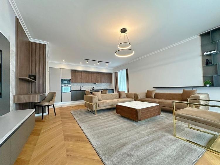 Apartament cu 4 camere decomandat, mobilat în Central