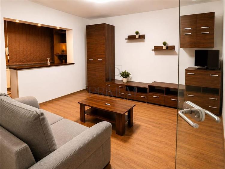 Apartament cu 3 camere decomandat, mobilat în Dâmbovița