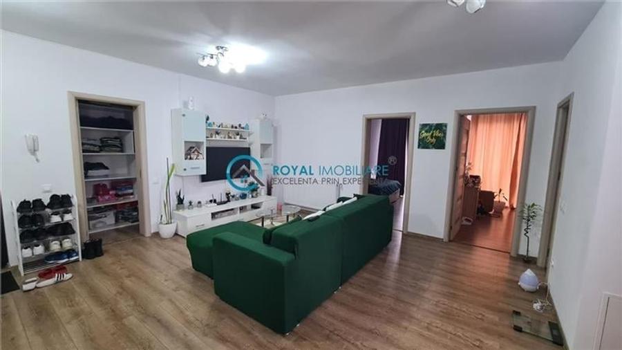Apartament cu 3 camere decomandat, mobilat în Traian