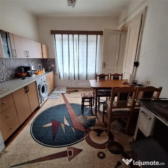 Casă cu 4 camere cu Teren 1000 Mp în Central