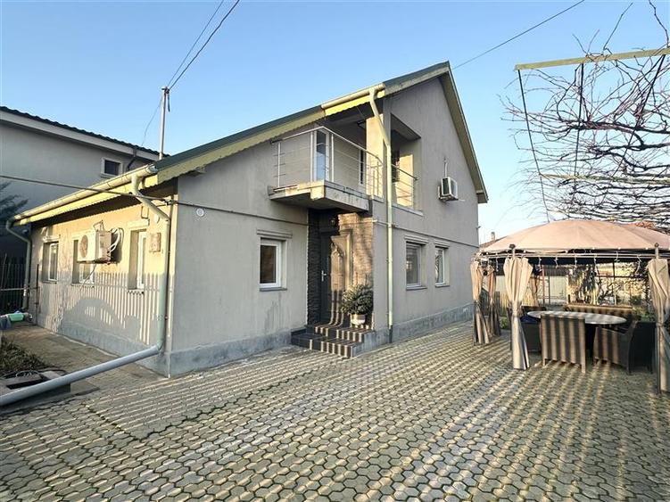 Casă individuală cu 4 camere cu Canalizare în Sud