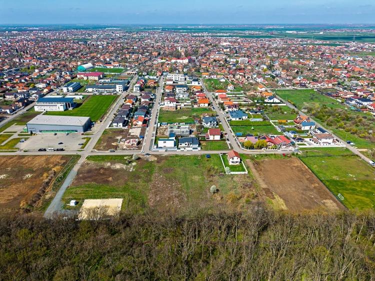 Teren Construcții intravilan de 1787 mp, în Dumbrăvița
