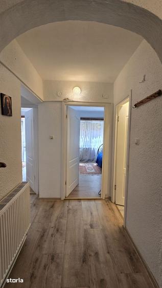 Apartament cu 3 camere decomandat în Vitrometan