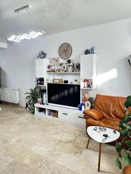 Casă cu 3 camere cu Garaj în Central