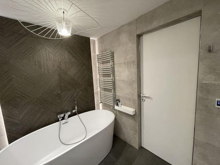 Penthouse cu 5 camere decomandat, mobilat în Herăstrău