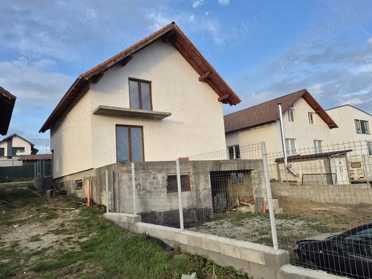 Casă cu 6 camere cu Teren 500 Mp în Șura Mare