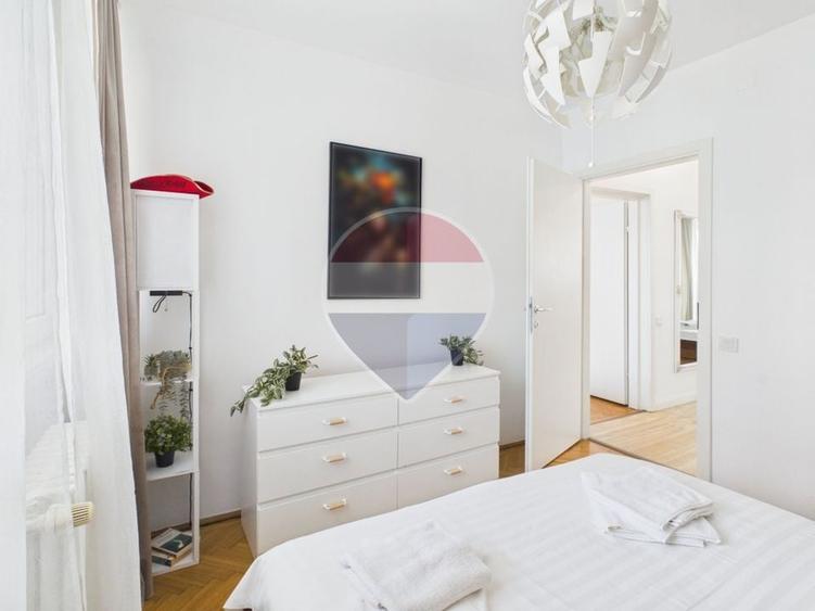 Apartament cu 3 camere semidecomandat, mobilat în Lacul Tei