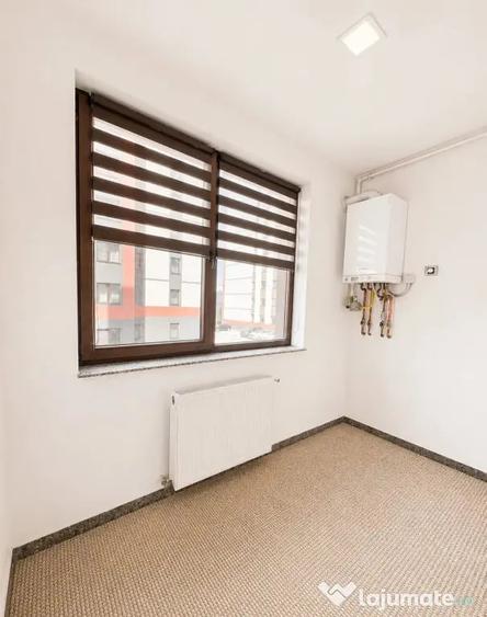 Apartament cu 3 camere decomandat în Tractorul