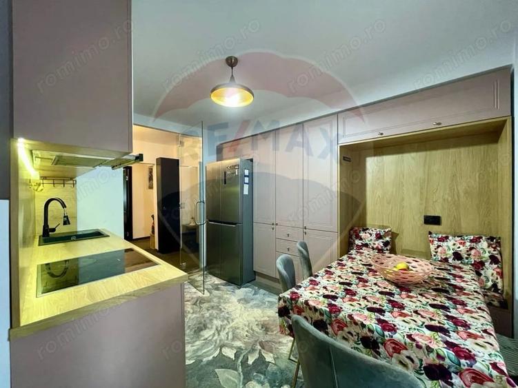 Apartament cu 4 camere decomandat în Noua