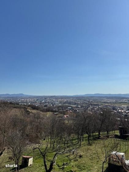 Casă cu 4 camere cu Teren 1300 Mp în Central
