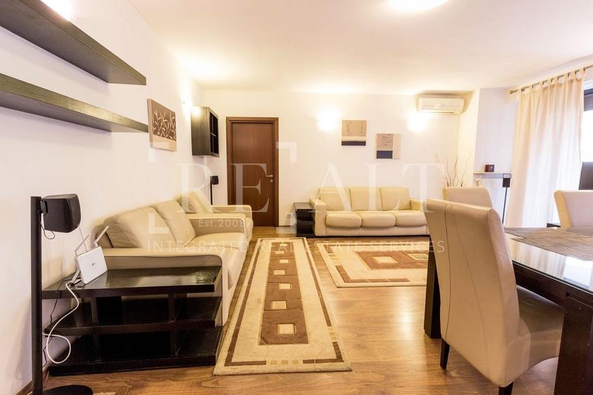 Apartament cu 3 camere semidecomandat, mobilat în Ștefan cel Mare