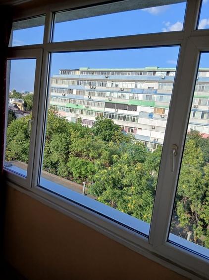 Apartament cu 3 camere semidecomandat în Cantemir
